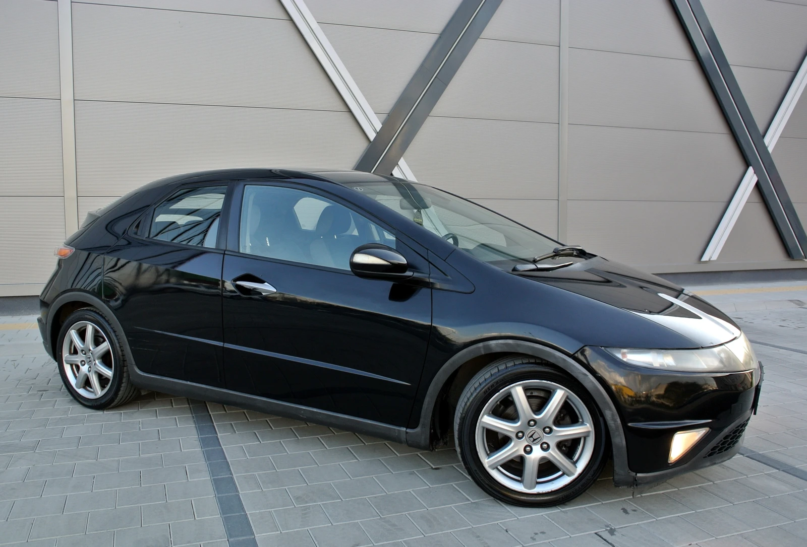 Honda Civic 1.8i-VTEC / АВТОМАТИК / SPORT* F1 ПЕРА / ISOFIX - изображение 4