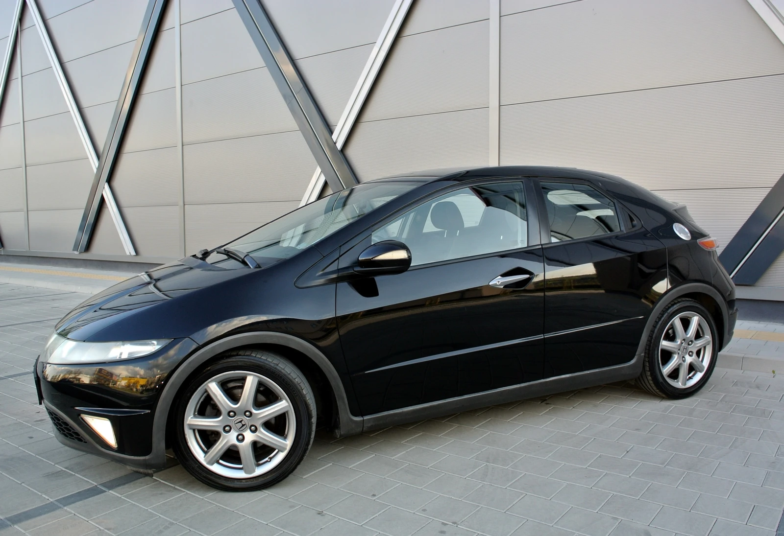 Honda Civic 1.8i-VTEC / АВТОМАТИК / SPORT* F1 ПЕРА / ISOFIX - изображение 5