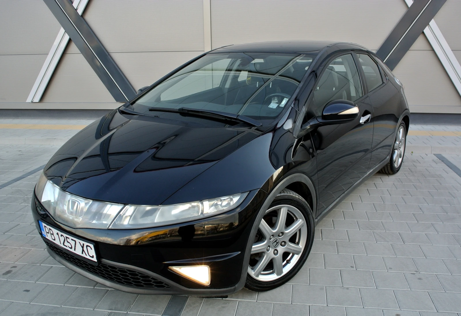 Honda Civic 1.8i-VTEC / АВТОМАТИК / SPORT* F1 ПЕРА / ISOFIX - изображение 6