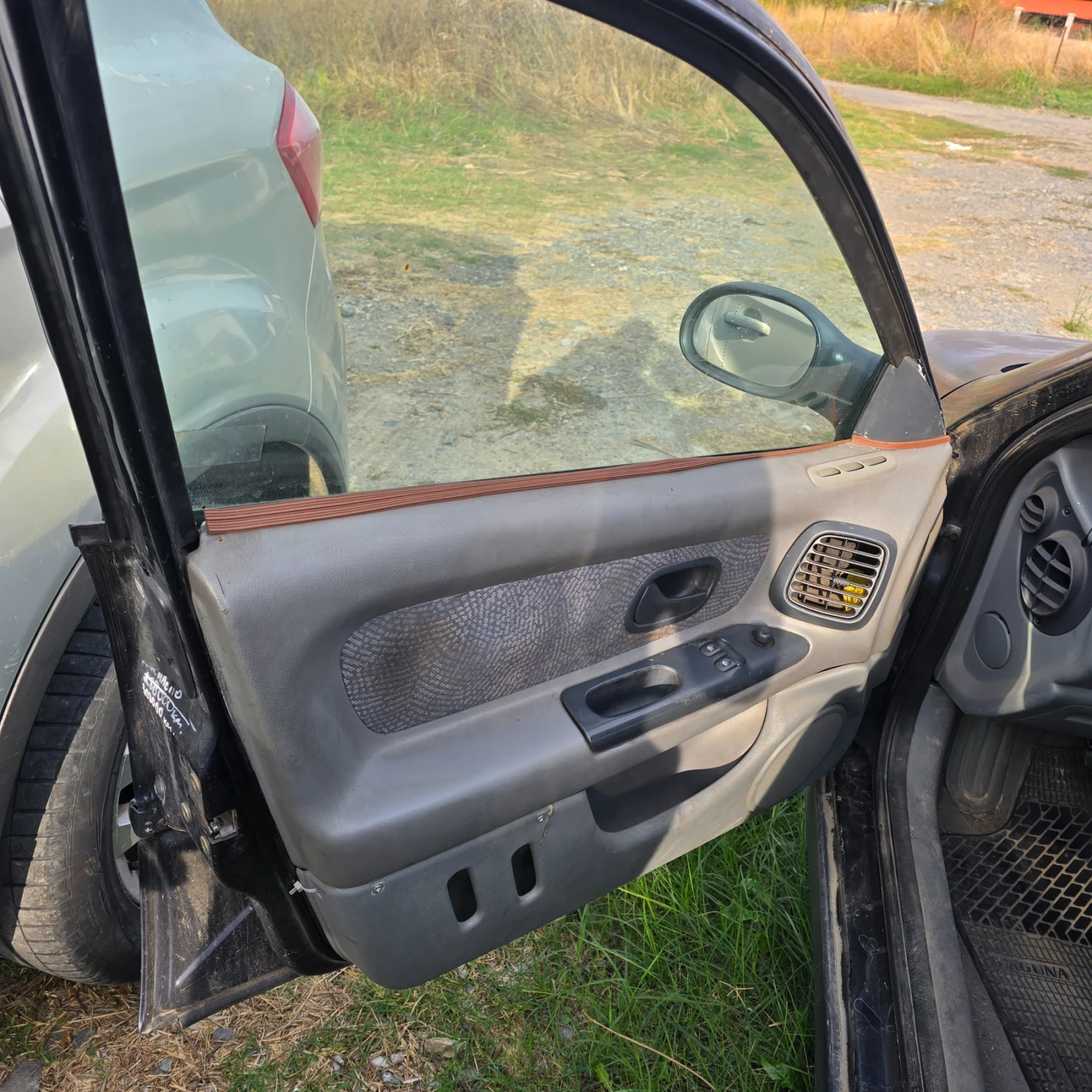 Renault Laguna 1.9 dTi (98 к.с.)  - изображение 3