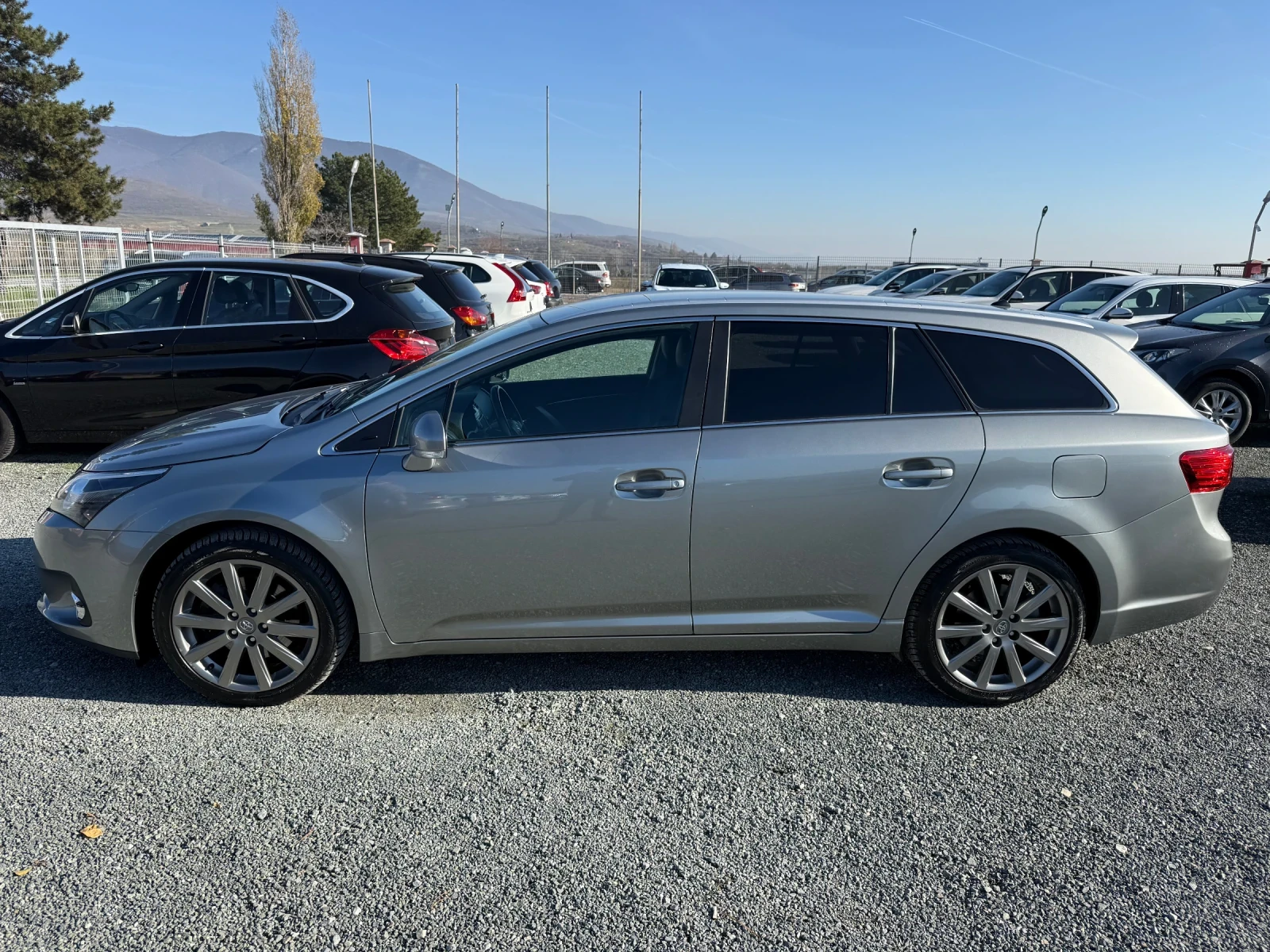 Toyota Avensis (KATO НОВА) - изображение 10