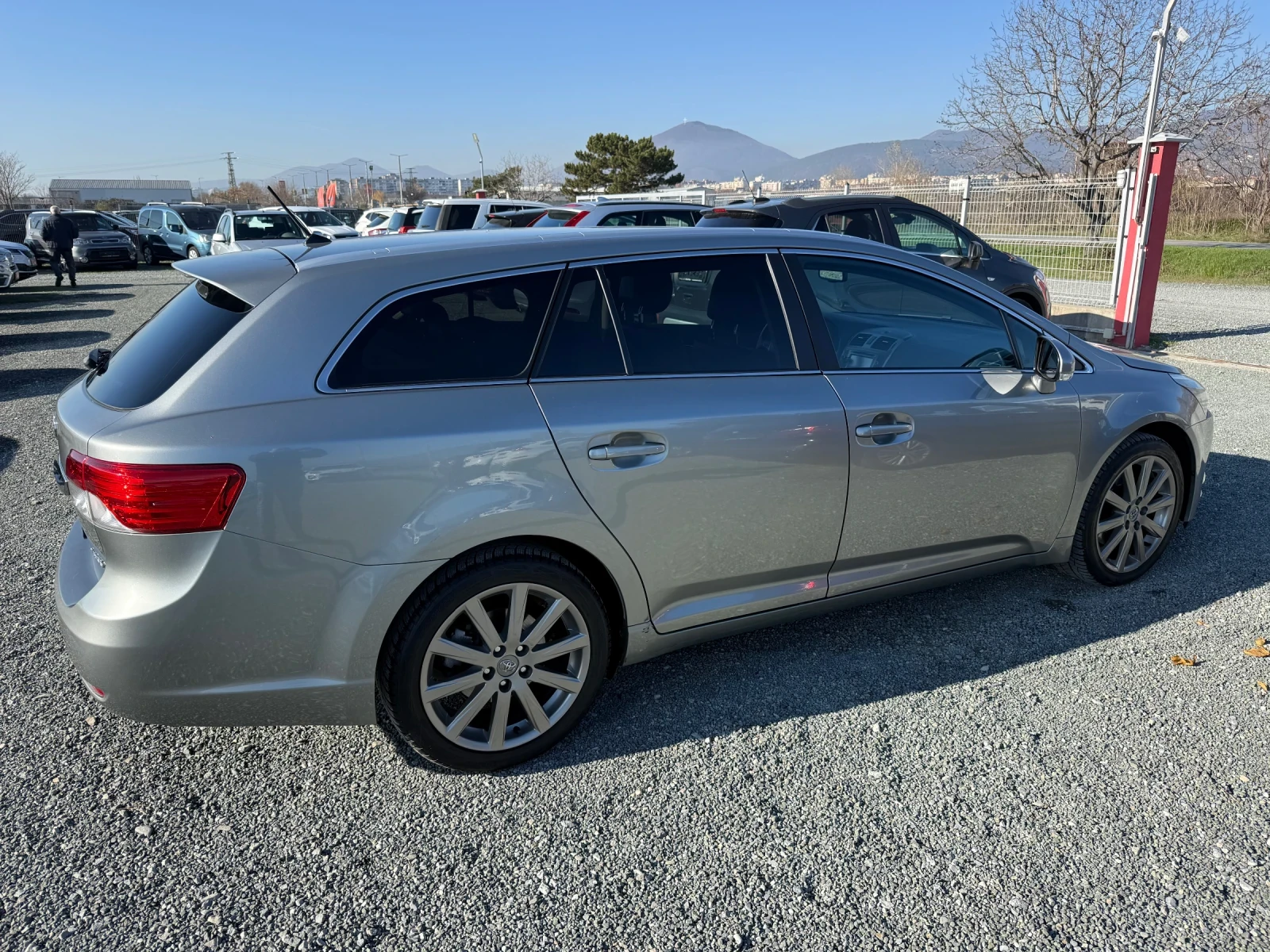 Toyota Avensis (KATO НОВА) - изображение 5