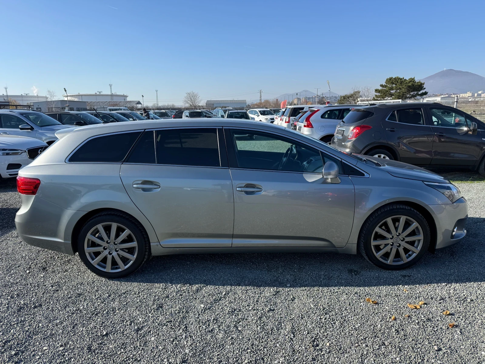 Toyota Avensis (KATO НОВА) - изображение 4