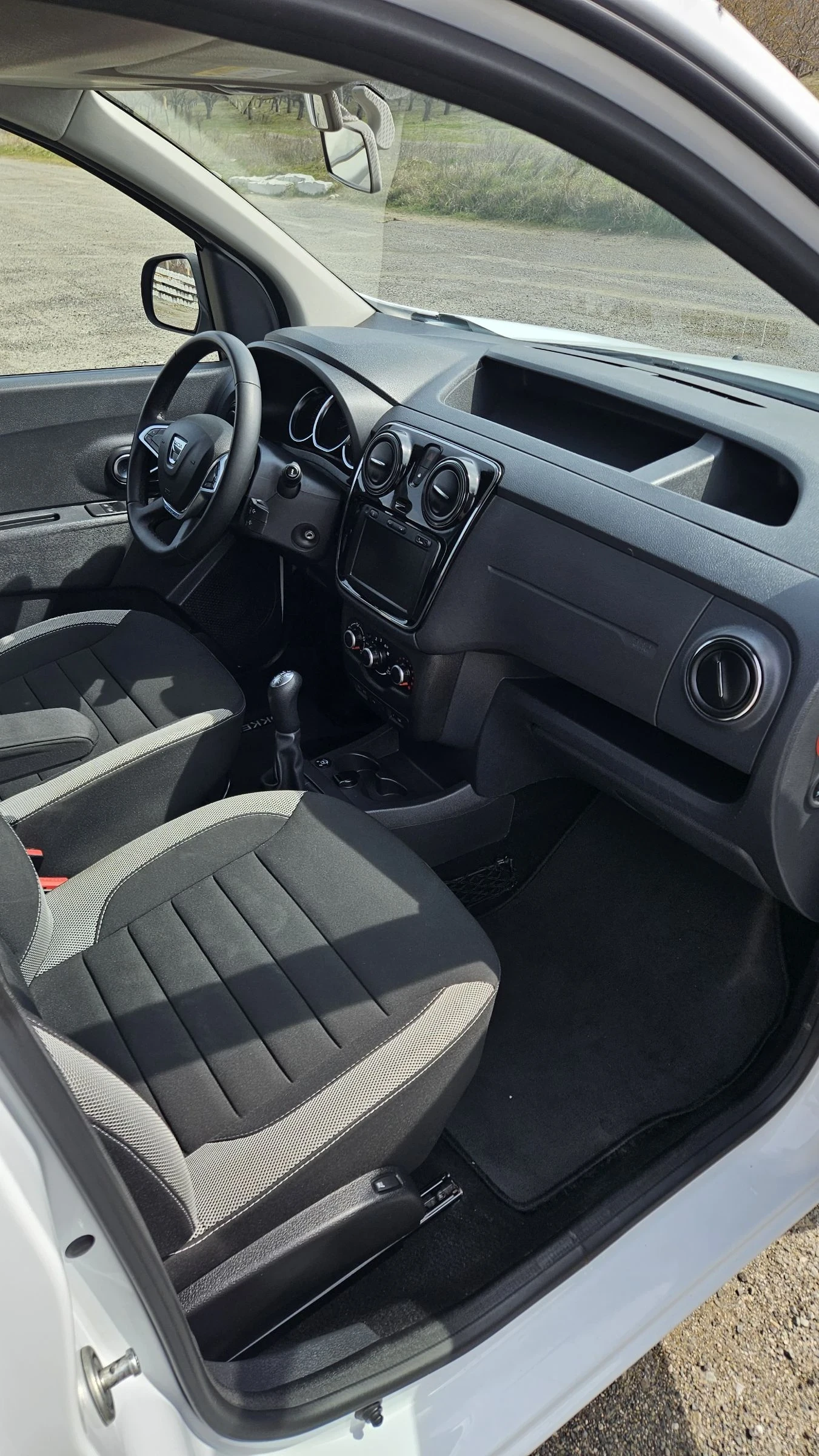 Dacia Dokker 1.6 SCe / Фабрична Газ , снимка 8 - Автомобили и джипове - 53878774