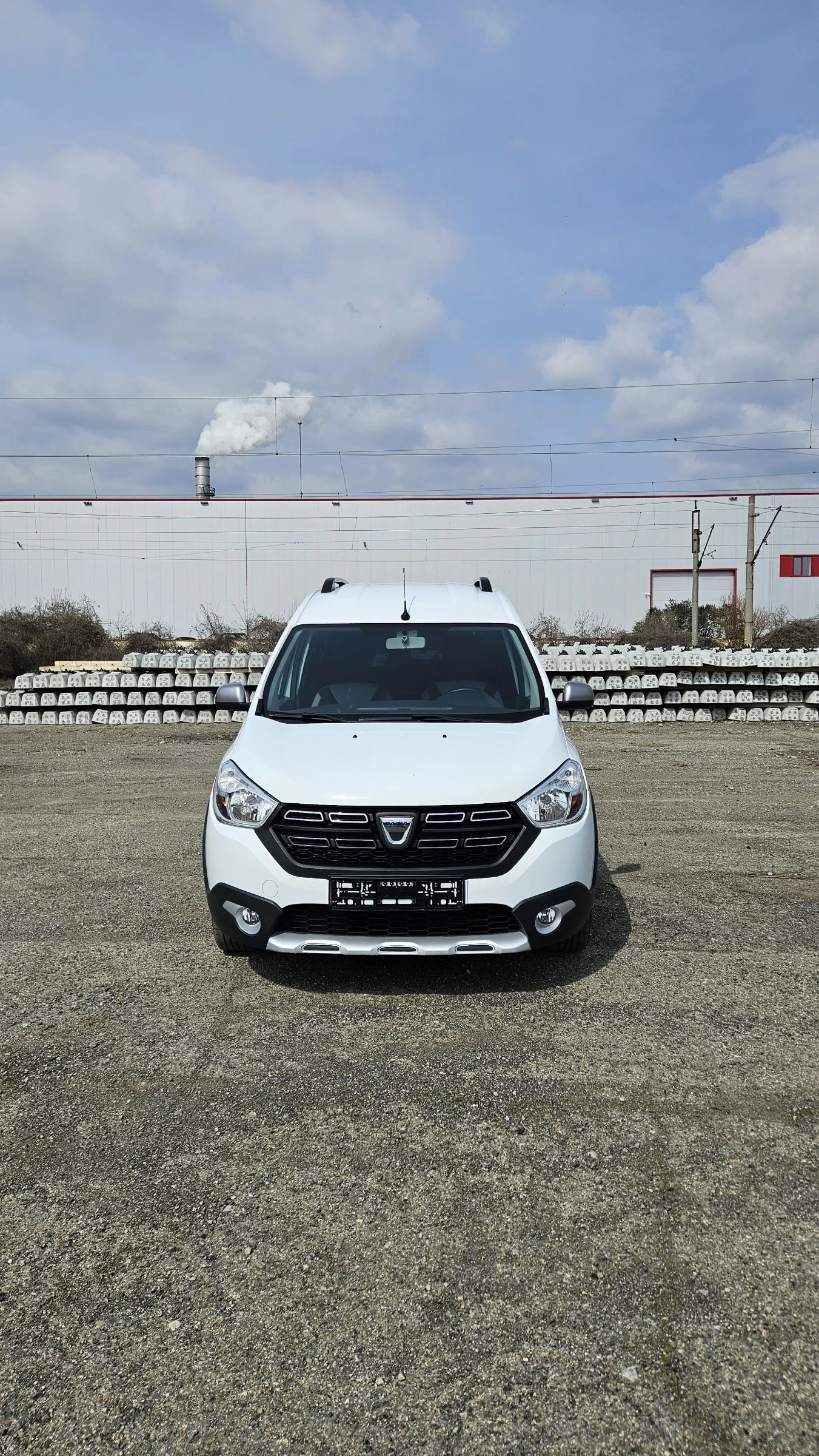 Dacia Dokker 1.6 SCe / Фабрична Газ , снимка 2 - Автомобили и джипове - 53878774
