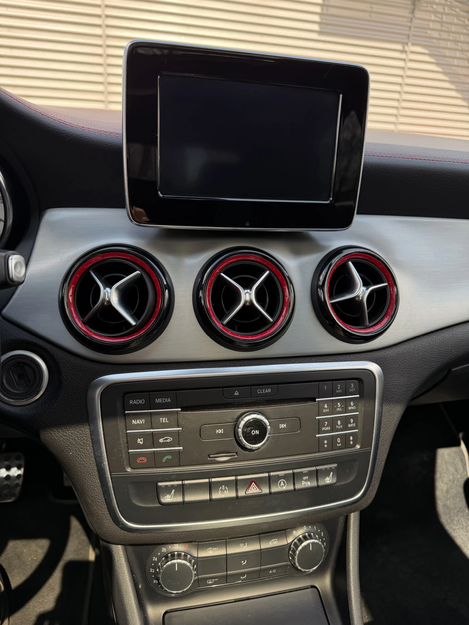 Mercedes-Benz CLA 250 Mercedes-Benz CLA250 4MATIC AMG SPORT, снимка 5 - Автомобили и джипове - 53989773