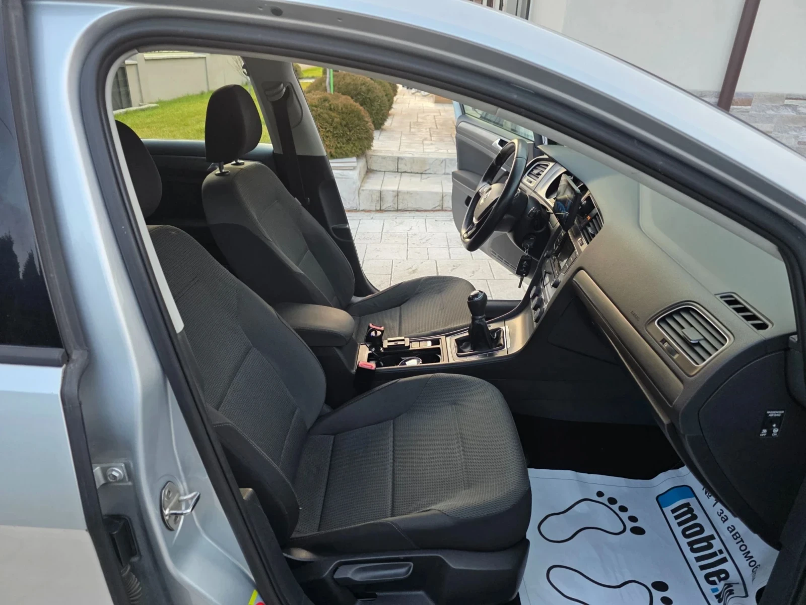 VW Golf VII 1.6 TDI, снимка 10 - Автомобили и джипове - 54120741