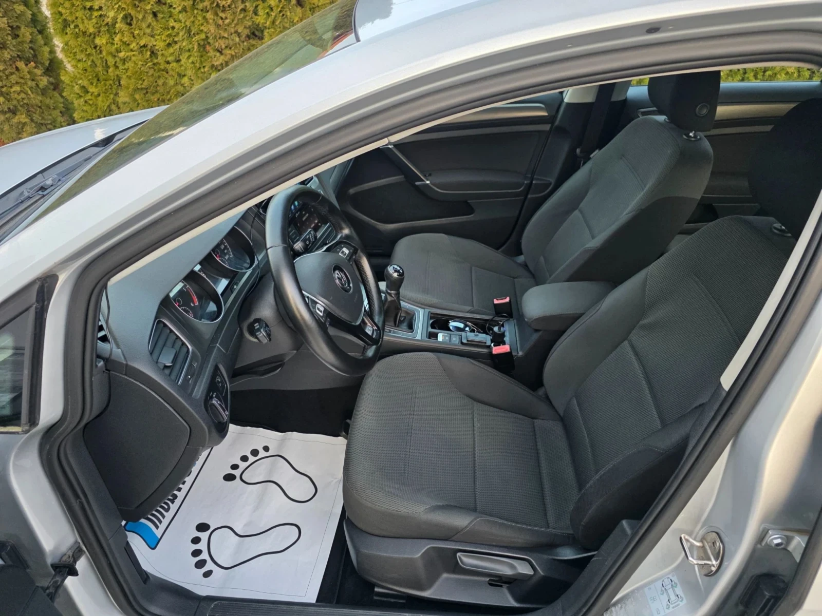 VW Golf VII 1.6 TDI, снимка 9 - Автомобили и джипове - 54120741