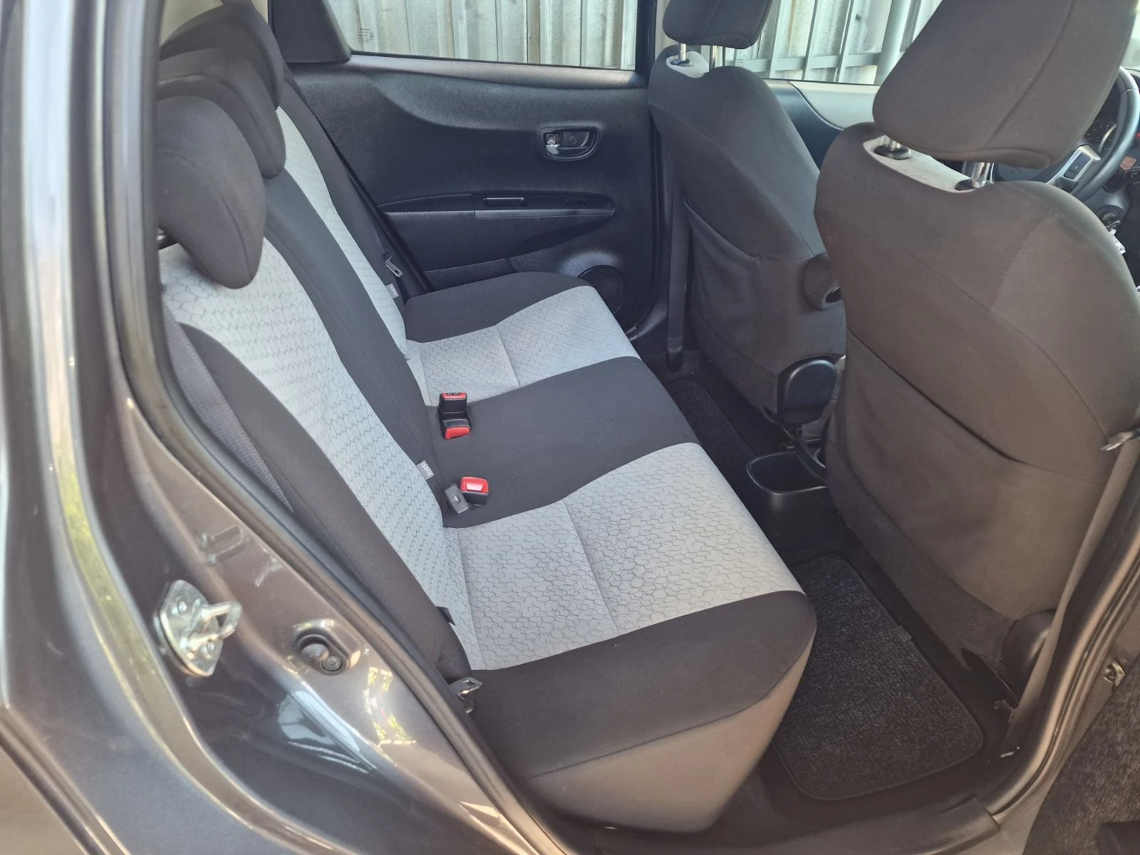 Toyota Yaris 1.4D4D-NAVI-CAMERA, снимка 6 - Автомобили и джипове - 54681691