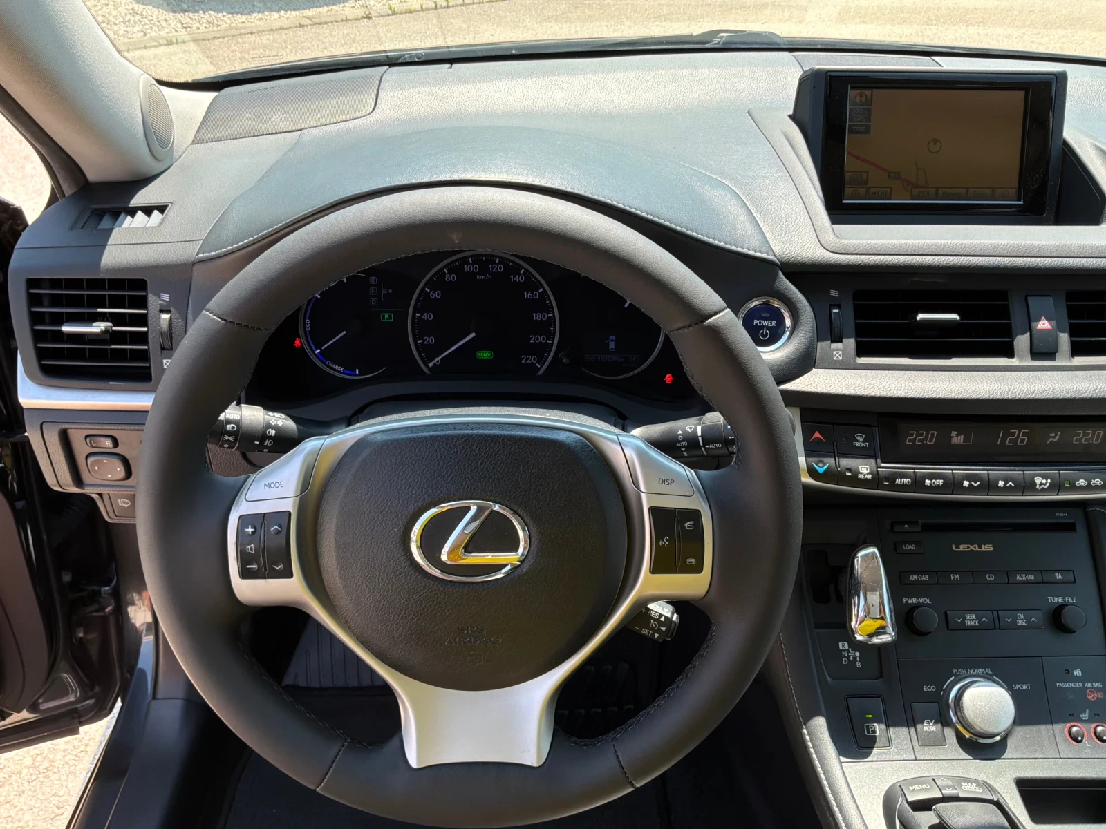 Lexus CT 200h 1.8h 134к.с luxury NAVI Кожа, снимка 9 - Автомобили и джипове - 54873049