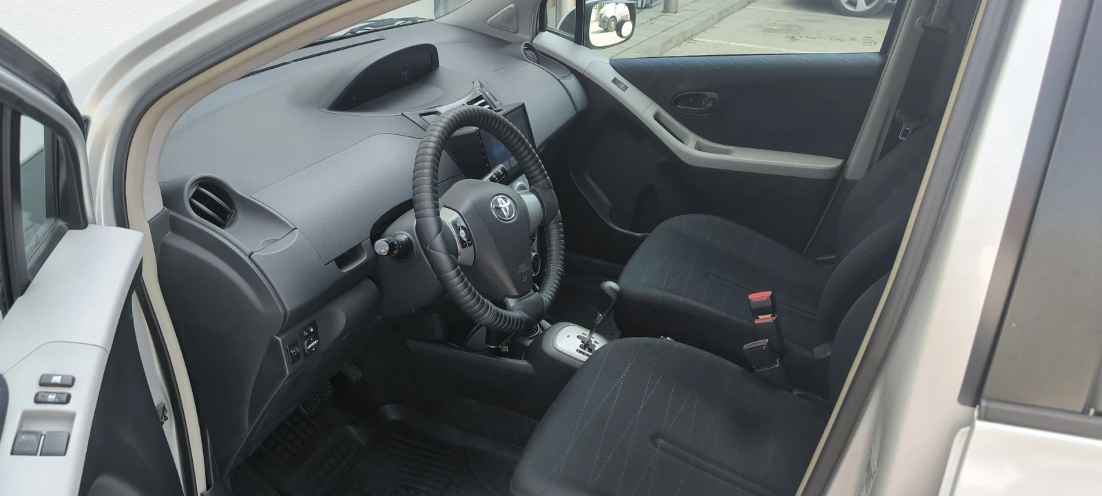 Toyota Yaris, снимка 4 - Автомобили и джипове - 55178874
