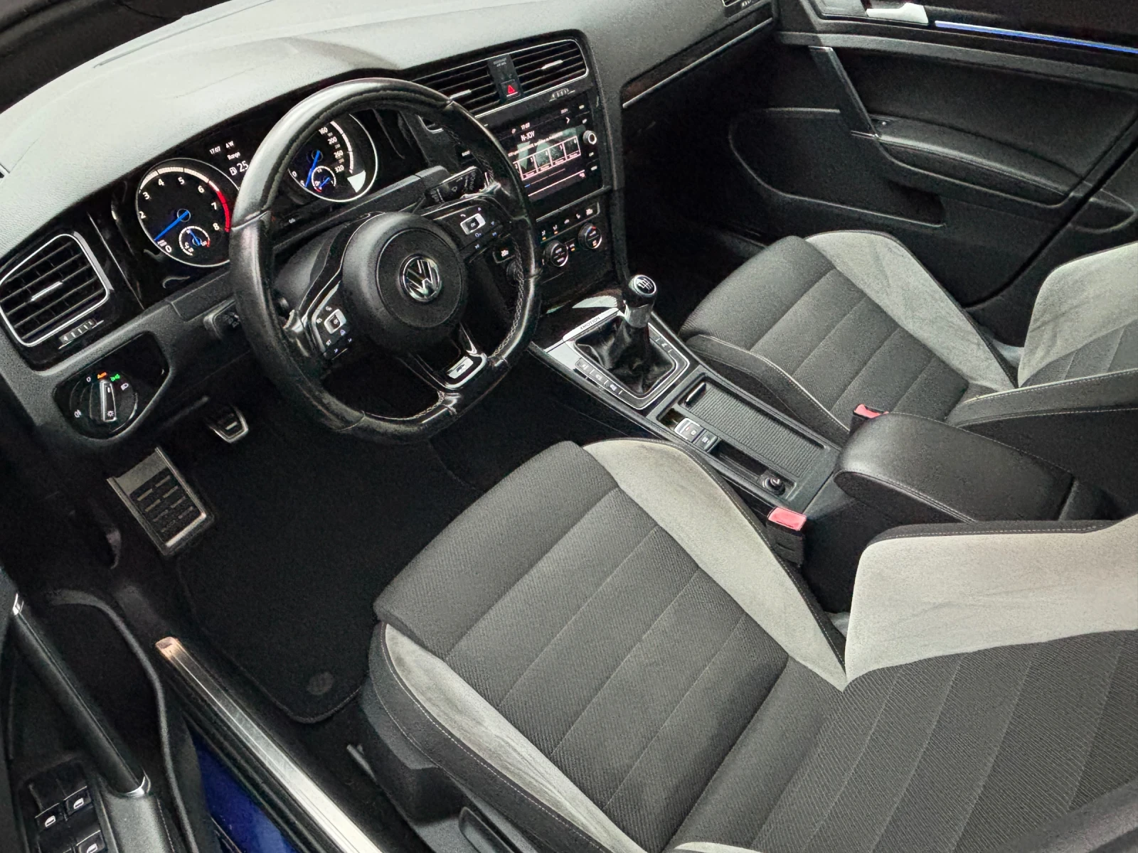 VW Golf 7 R 2.0 TSI / 4x4 / R20 / SPORT SUSPENSION /, снимка 8 - Автомобили и джипове - 55212971
