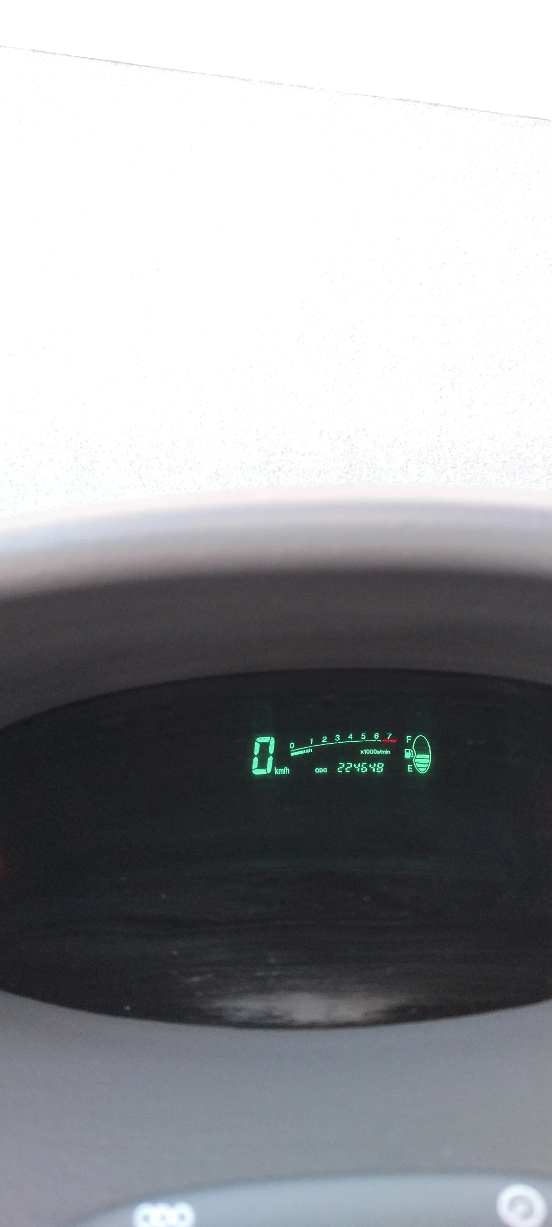 Toyota Yaris 1.3 VVT-i (86к.с.) с 3 врати, снимка 11 - Автомобили и джипове - 55250011
