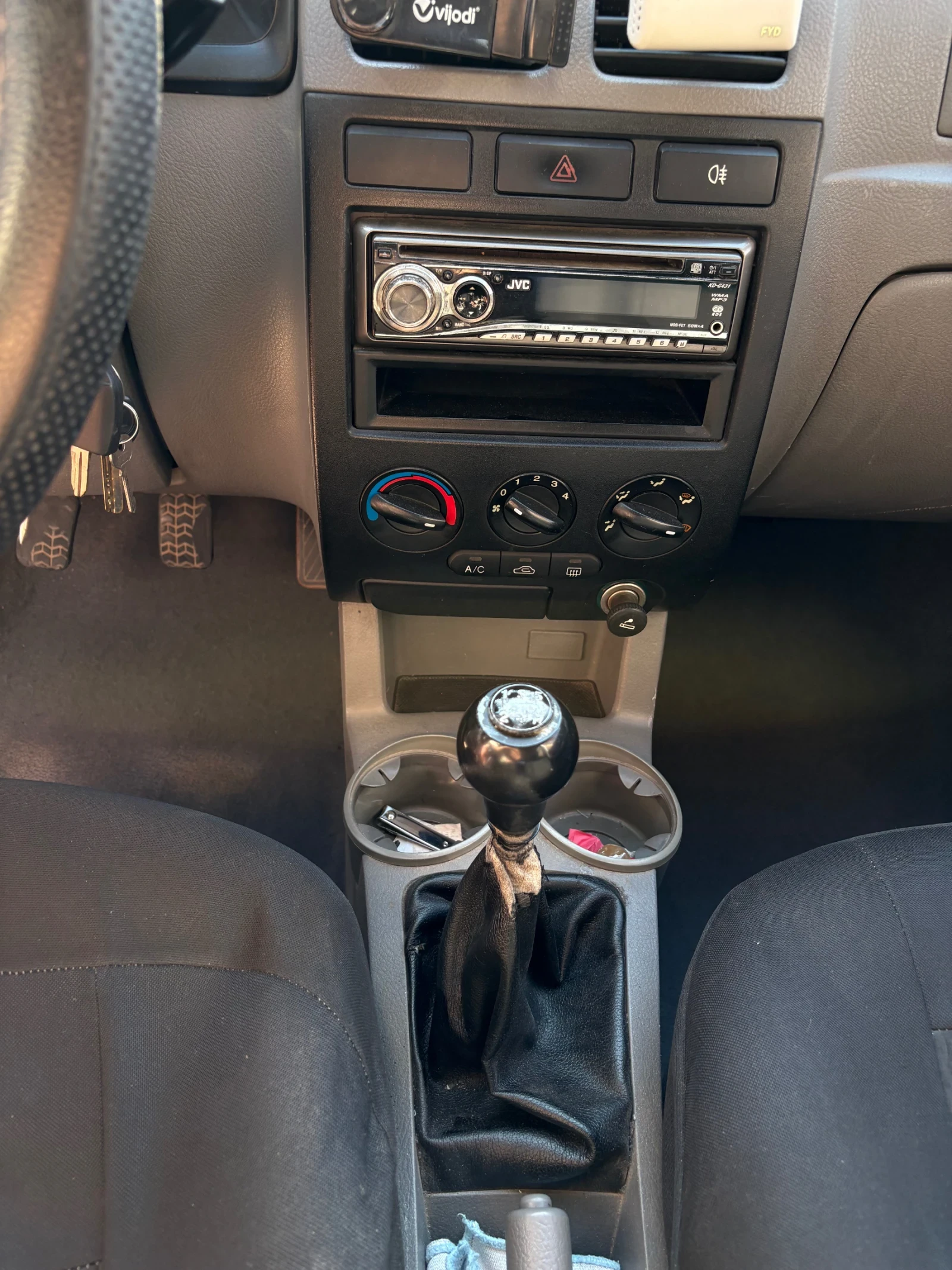 Kia Rio Автомобилът е с изцяло обслужена ходова част. Двиг, снимка 8 - Автомобили и джипове - 55471891