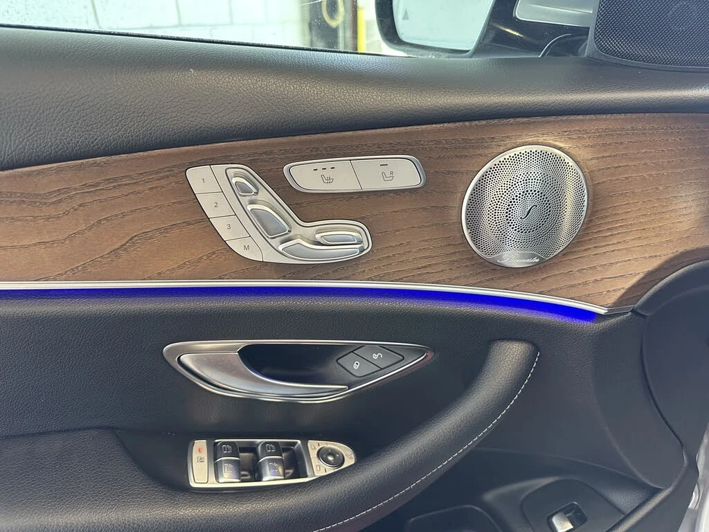 Mercedes-Benz E 400 4MATIC/AMG/360/PANO/BURMESTER/2 КЛЮЧА/, снимка 16 - Автомобили и джипове - 55558149