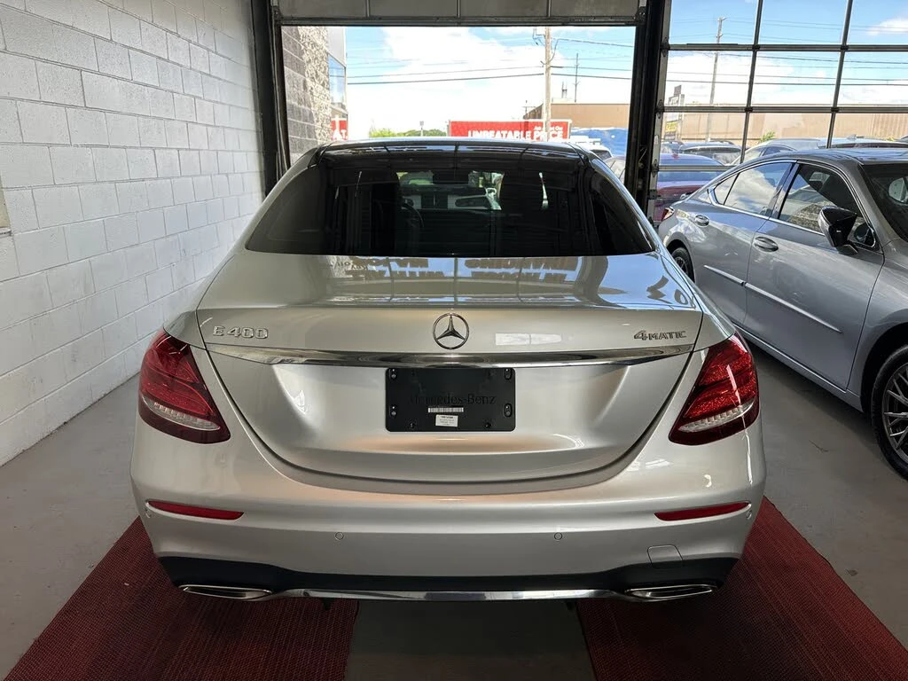 Mercedes-Benz E 400 4MATIC/AMG/360/PANO/BURMESTER/2 КЛЮЧА/, снимка 5 - Автомобили и джипове - 55558149