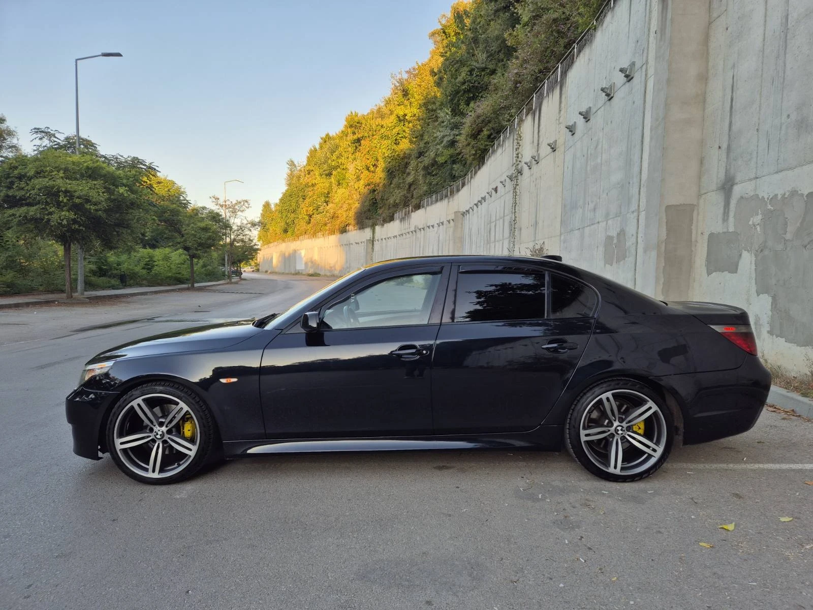 BMW 525 3.0 M57 | Facelift | M пакет | Automatic, снимка 3 - Автомобили и джипове - 56120705