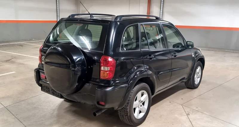 Toyota Rav4 2.0 D4D Отлична 4х4, снимка 4 - Автомобили и джипове - 48299535