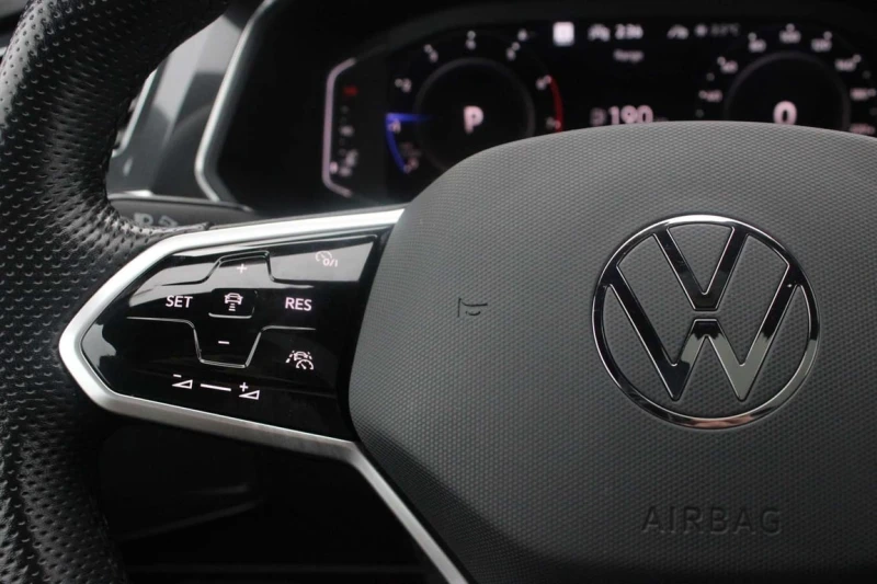 VW Tiguan HIGHLINE R-Line 4MOTION | NO ACCIDENT | , снимка 12 - Автомобили и джипове - 53355392