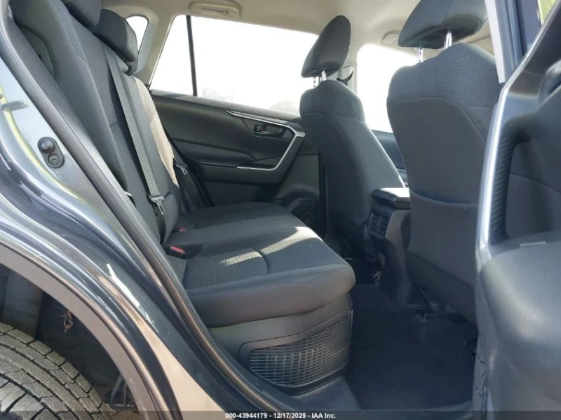 Toyota Rav4 HYBRID LE AWD, снимка 8 - Автомобили и джипове - 53364112