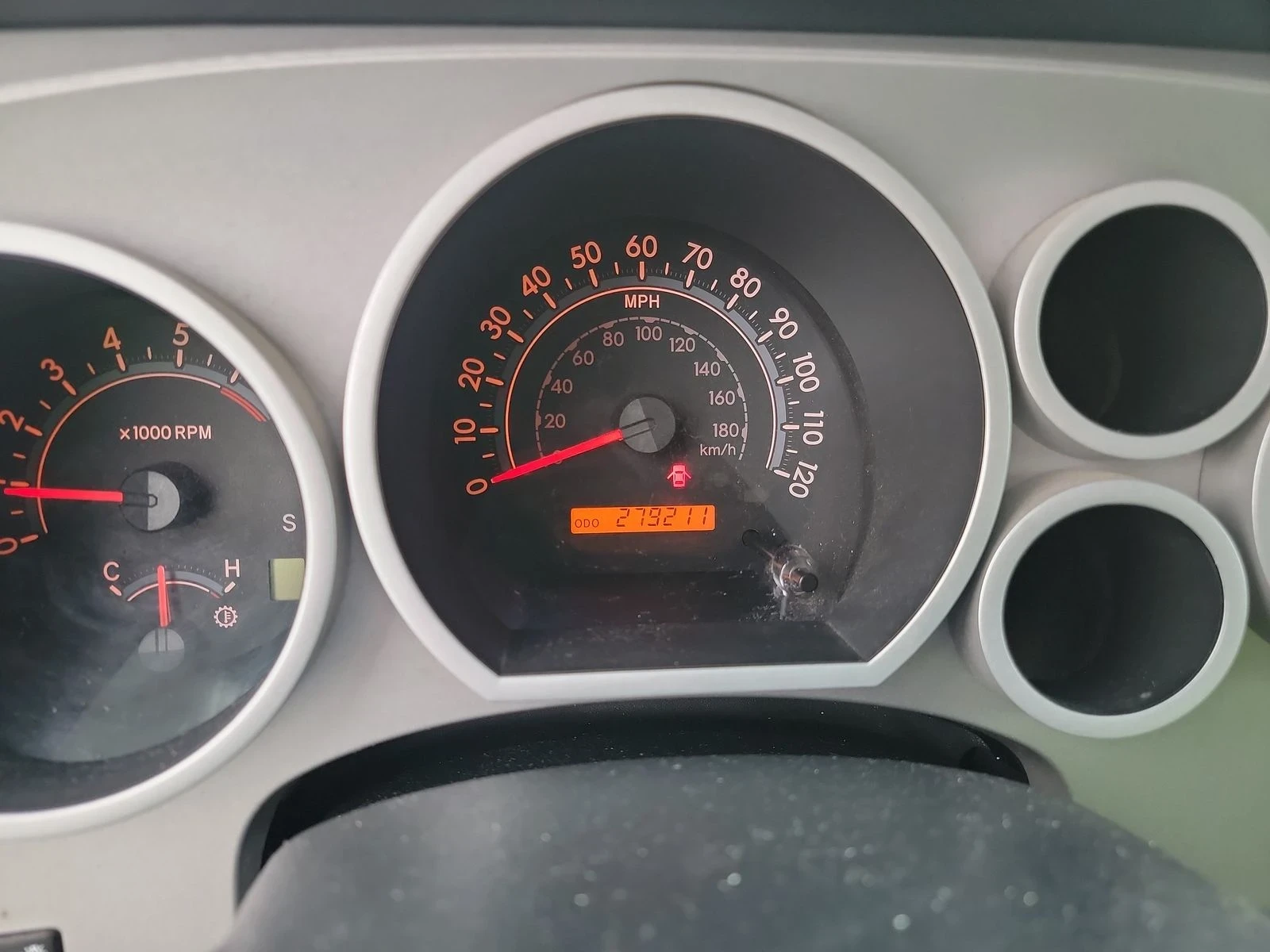 Toyota Sequoia  - изображение 10