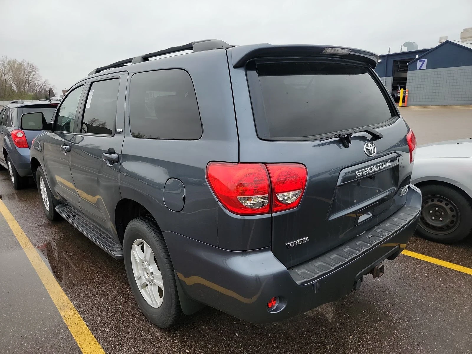 Toyota Sequoia  - изображение 4