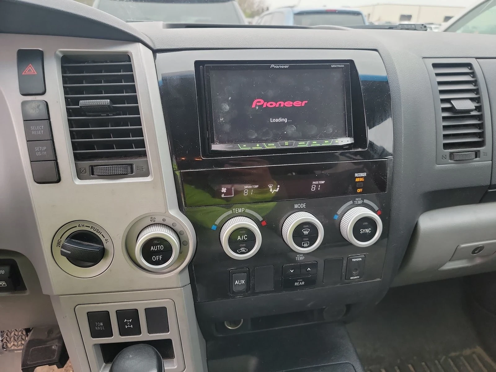 Toyota Sequoia  - изображение 9