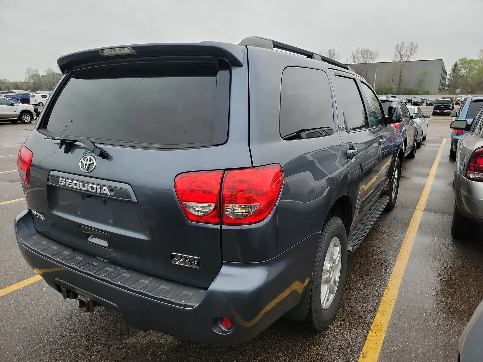 Toyota Sequoia  - изображение 2