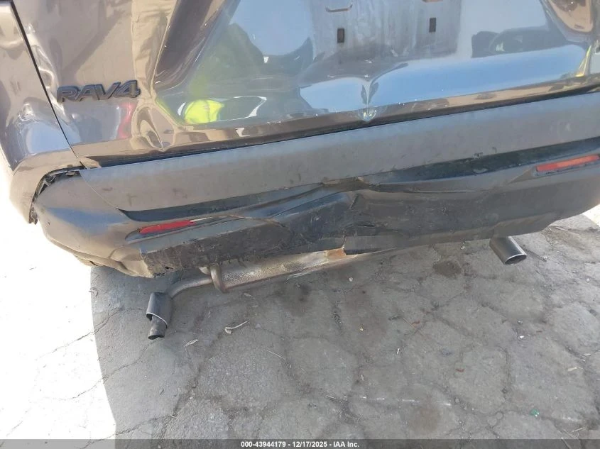 Toyota Rav4 HYBRID LE AWD - изображение 6