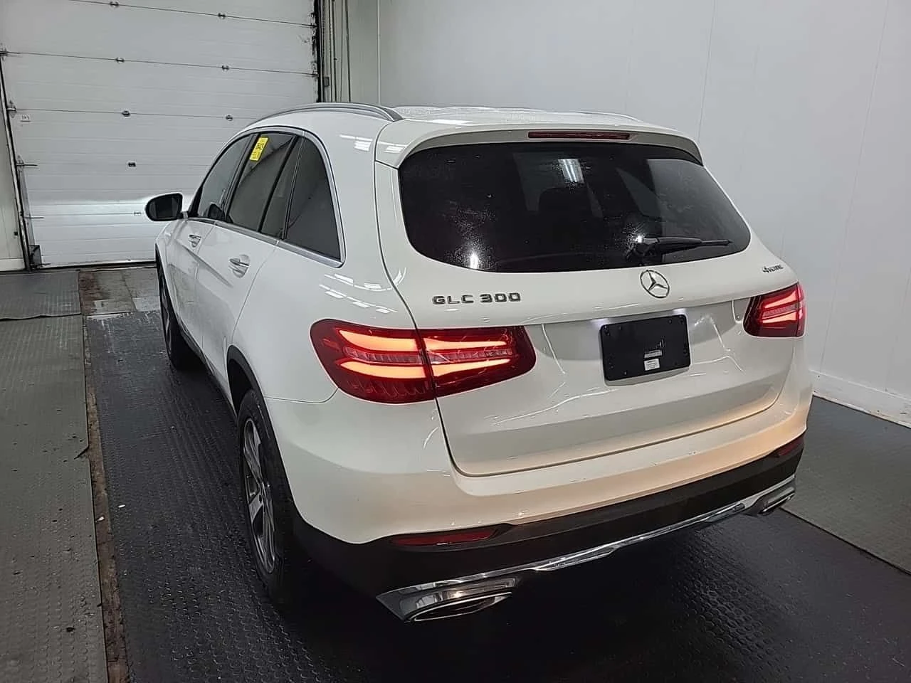 Mercedes-Benz GLC 300 4MATIC | PANO | KEYLESS | AMBIENT | CARFAX, снимка 4 - Автомобили и джипове - 53759864