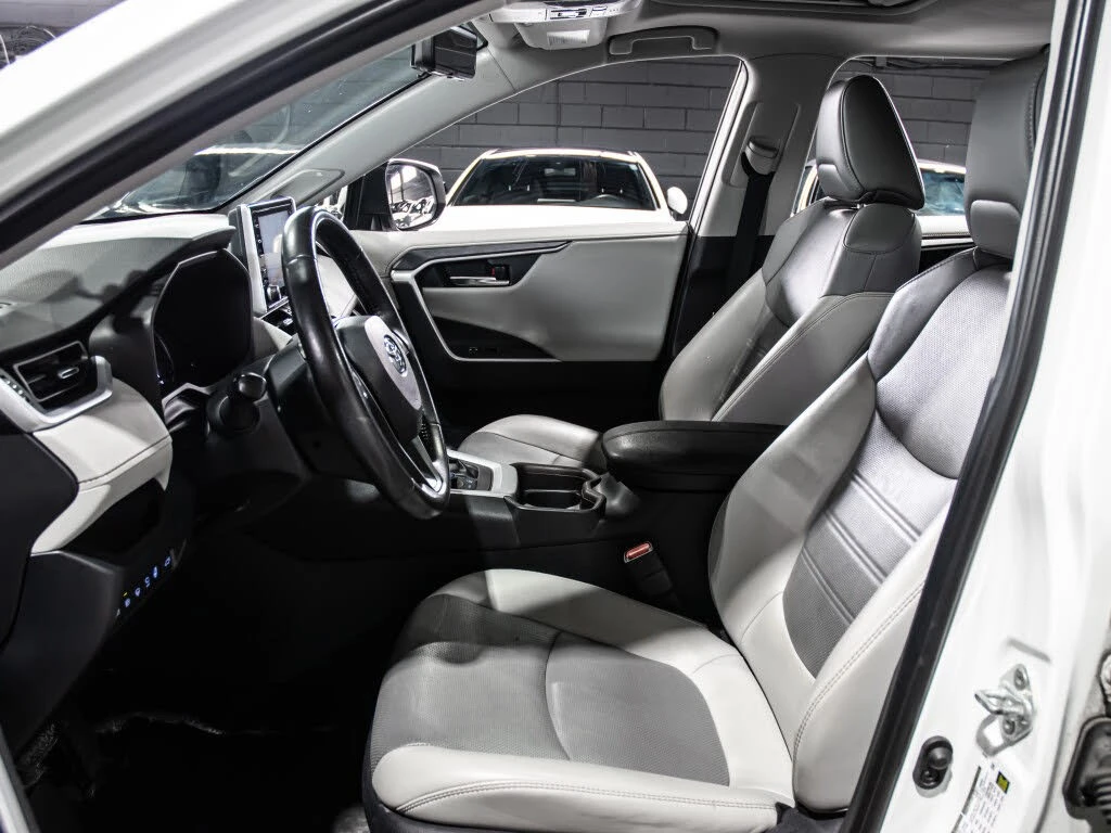 Toyota Rav4 * АвтоКредит * (ЦЕНА ДО БГ), снимка 9 - Автомобили и джипове - 54080034