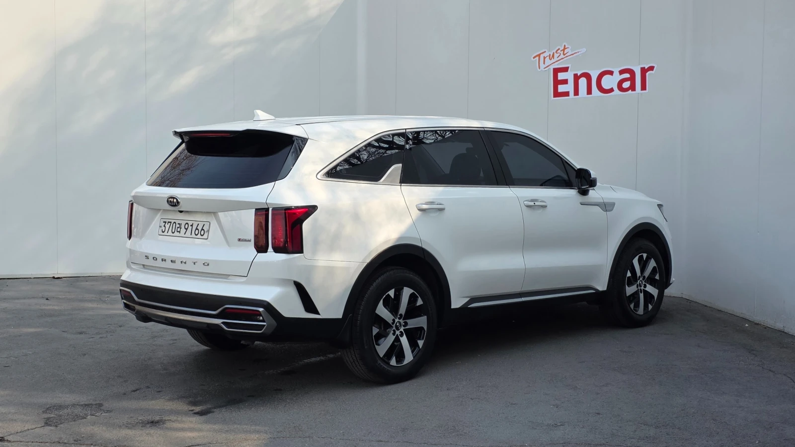 Kia Sorento 2.5T 2WD Trendy | Distronic | 7 Seats, снимка 2 - Автомобили и джипове - 54885278