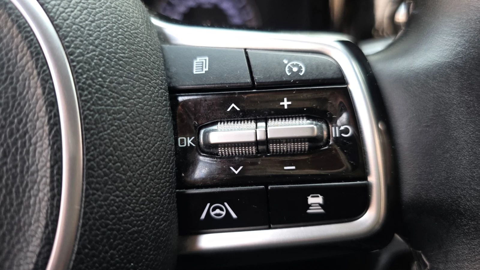 Kia Sorento 2.5T 2WD Trendy | Distronic | 7 Seats, снимка 17 - Автомобили и джипове - 54885278