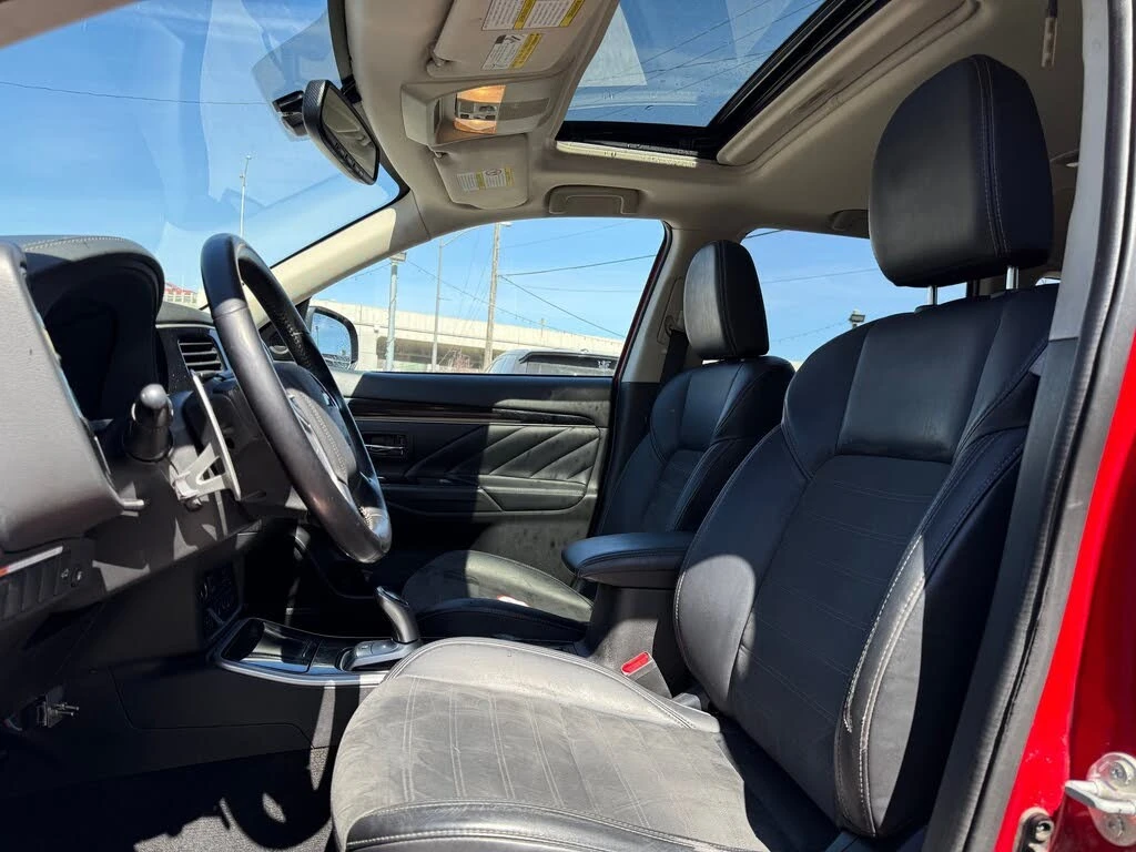 Mitsubishi Outlander * ПАНО* KEYLESS* Camera* ПОДГРЕВ* , снимка 11 - Автомобили и джипове - 55432988