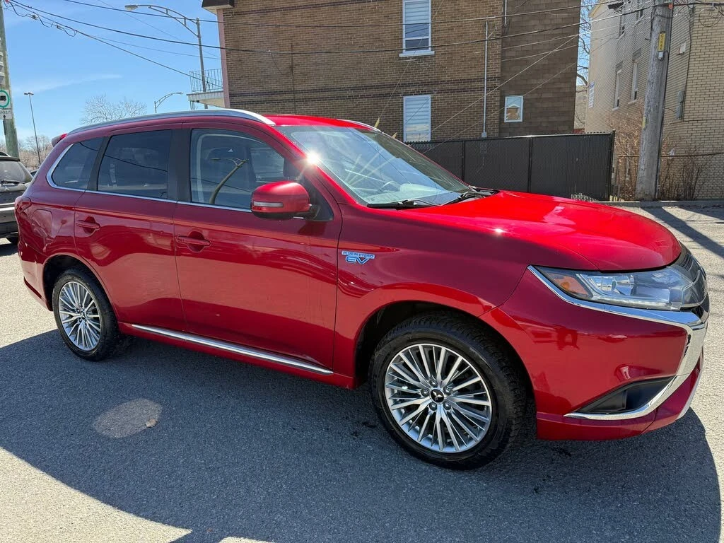 Mitsubishi Outlander * ПАНО* KEYLESS* Camera* ПОДГРЕВ* , снимка 9 - Автомобили и джипове - 55432988