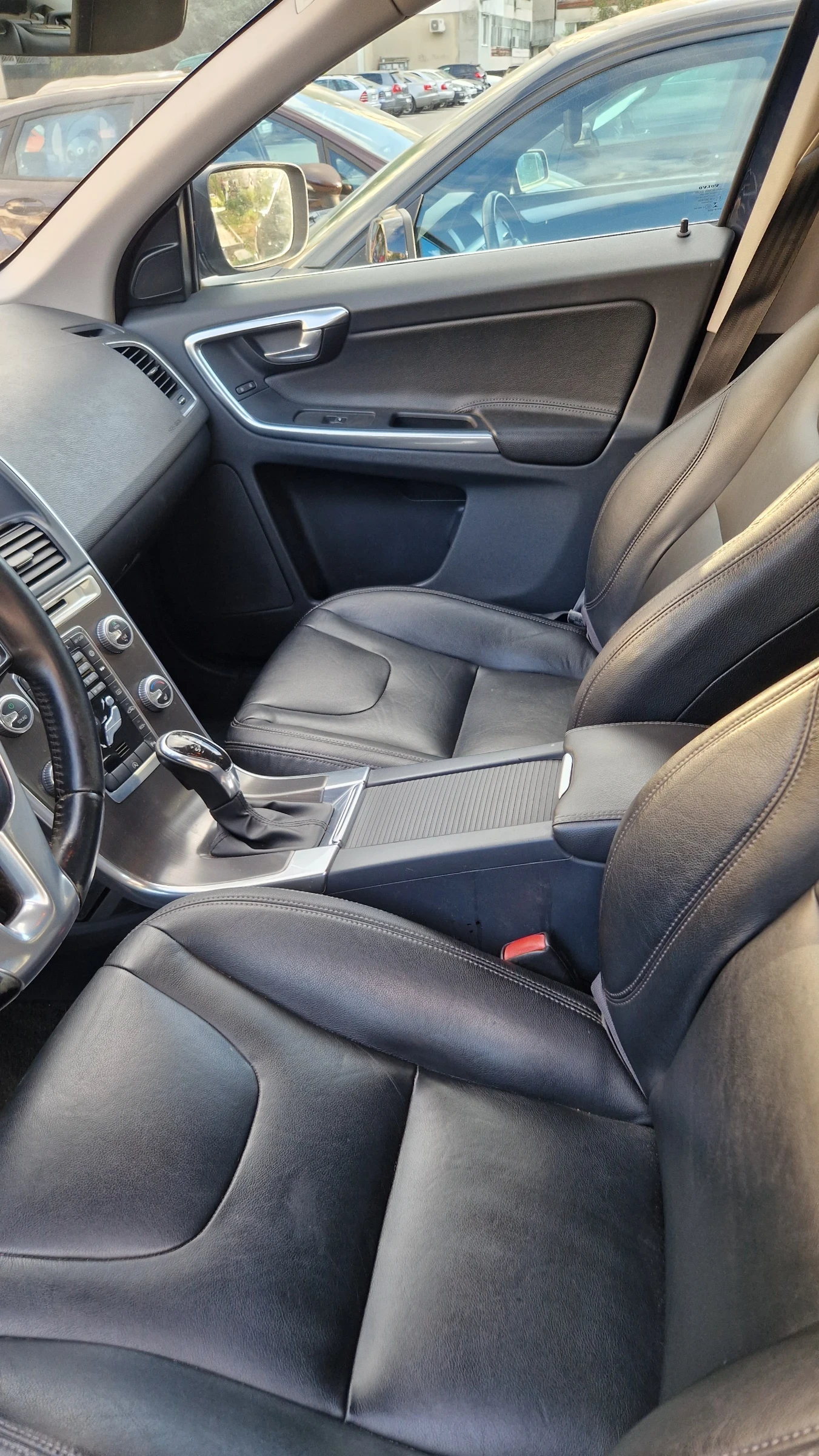 Volvo XC60 D4, снимка 8 - Автомобили и джипове - 56475530