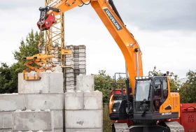 Багер Develon DX235LC-7, снимка 6