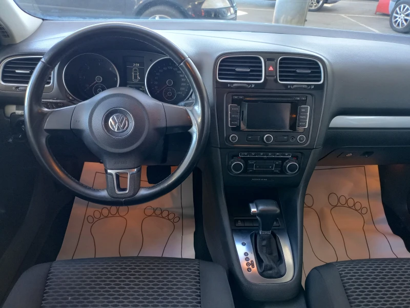 VW Golf 1.6 TDI АВТОМАТИК NAVI, снимка 11 - Автомобили и джипове - 47605794