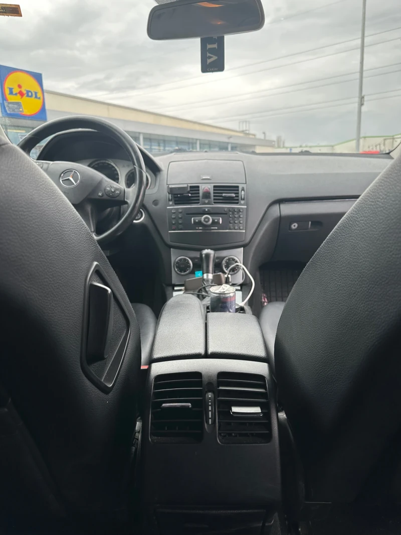 Mercedes-Benz C 320, снимка 12 - Автомобили и джипове - 51687239