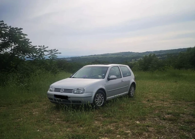 VW Golf, снимка 1 - Автомобили и джипове - 47648894