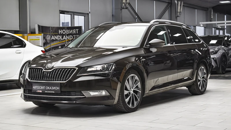 Skoda Superb Combi 2.0 TDI Laurin & Klement DSG, снимка 4 - Автомобили и джипове - 49585065