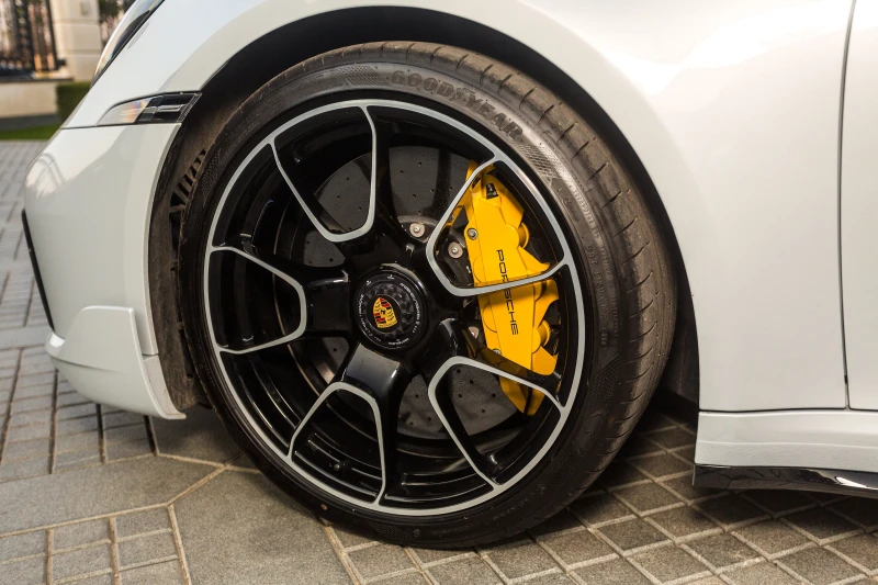 Porsche 911 992 TURBO S/AEROKIT/CER/ LIFT/BURMESTER, снимка 13 - Автомобили и джипове - 52268944