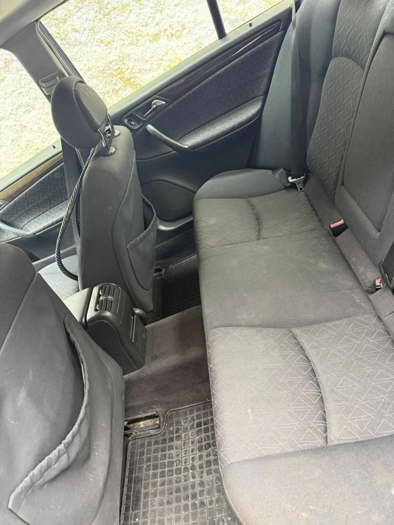 Mercedes-Benz C 220, снимка 5 - Автомобили и джипове - 52684720