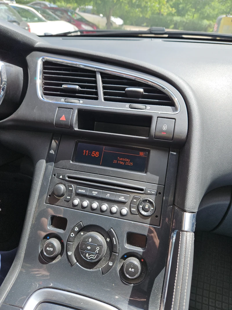 Peugeot 3008 1.6 Дизел, снимка 12 - Автомобили и джипове - 52369958