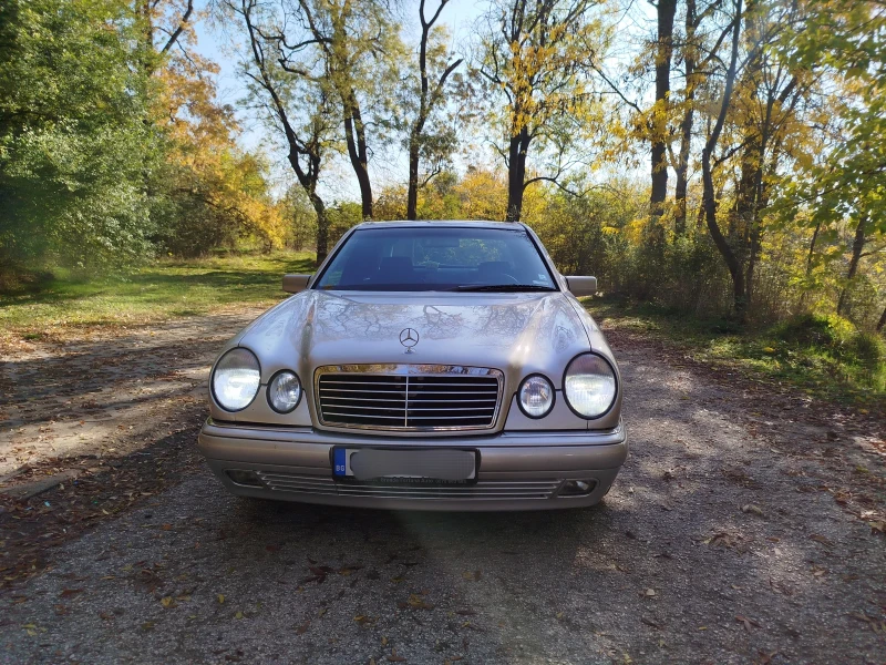 Mercedes-Benz E 200, снимка 4 - Автомобили и джипове - 52510025