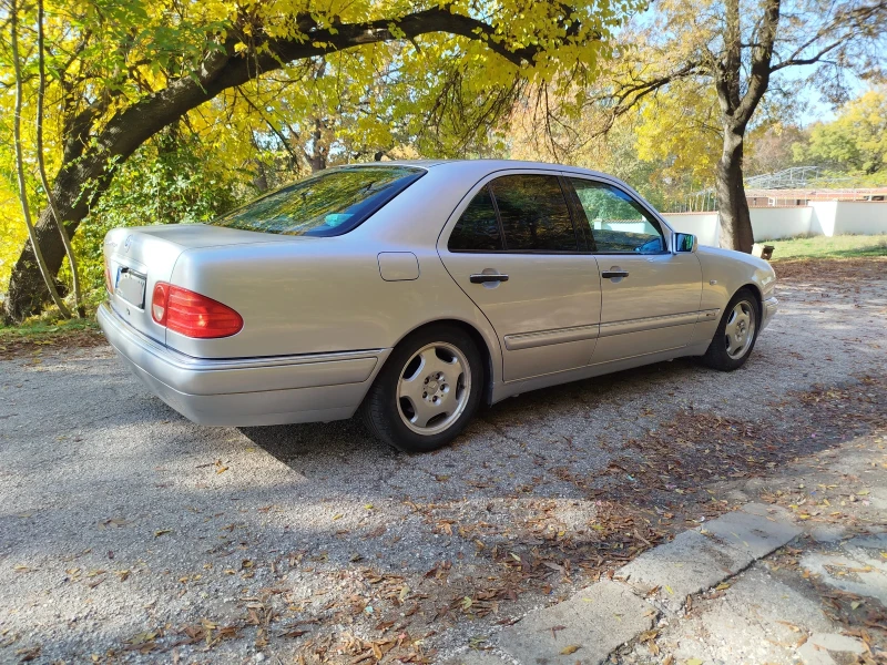 Mercedes-Benz E 200, снимка 2 - Автомобили и джипове - 52510025