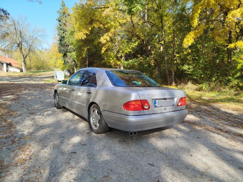 Mercedes-Benz E 200, снимка 3 - Автомобили и джипове - 52510025