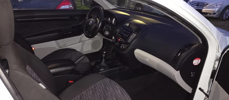 Kia Pro ceed 1.4i KLIMA  , снимка 9 - Автомобили и джипове - 52695577