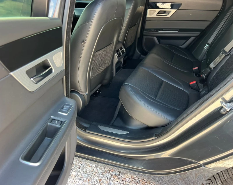 Jaguar Xf 2.0d DIGITAL/LED/XENON/KAMERA/NAVI/PODREV/KOJA/TOP, снимка 17 - Автомобили и джипове - 52811587
