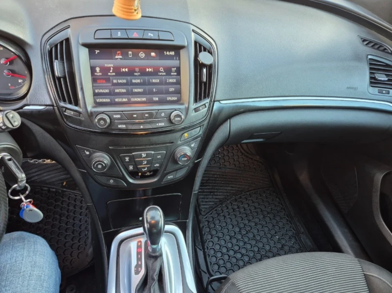 Opel Insignia, снимка 10 - Автомобили и джипове - 53037219